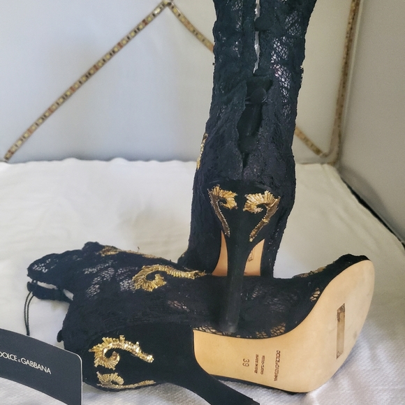 GORGEOUS DOLCE & GABBANA BLACK AND GOLD LACE DRESS BOOT - Picture 2 of 4
